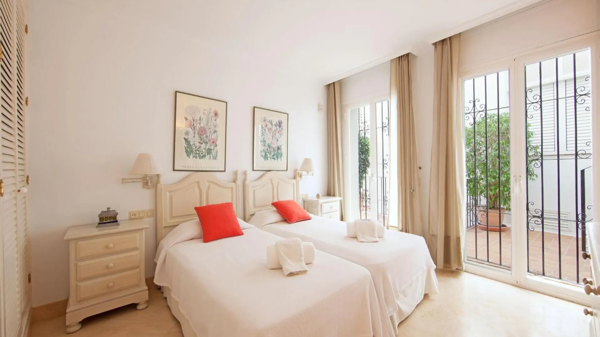 Pretty Apartment With Balcony Marbella