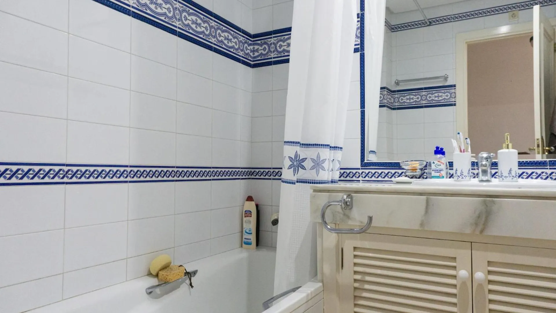 Pretty Apartment With Balcony Marbella